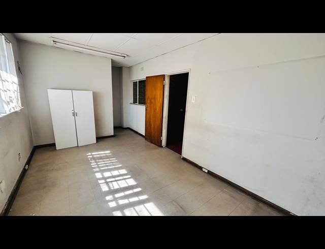 183M² WAREHOUSE TO LET IN ROBERTVILLE